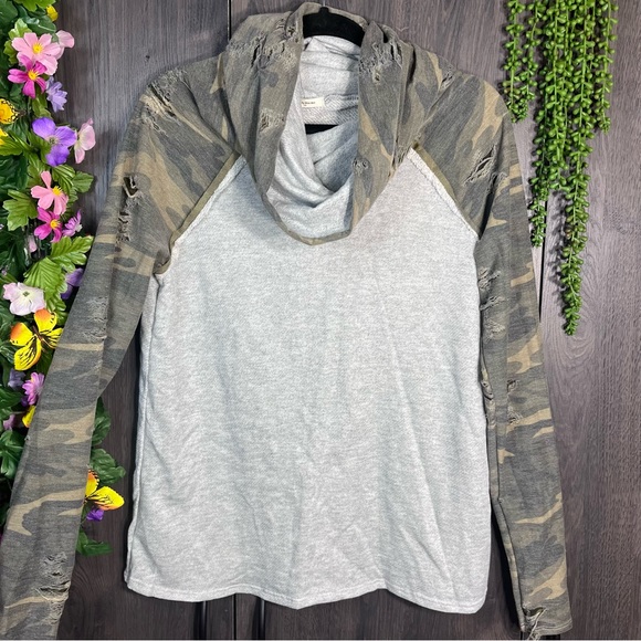 ~💙2/$40💙12pm by Mon Ami Distressed Cowl Neck Camo Printed Sweater Size Small - Picture 4 of 16